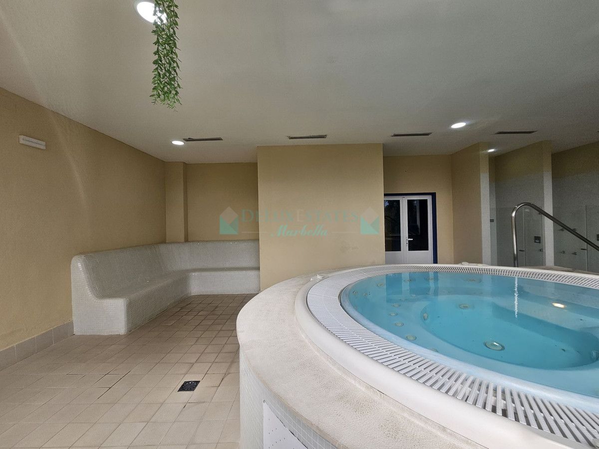 Apartamento en venta en Benahavis