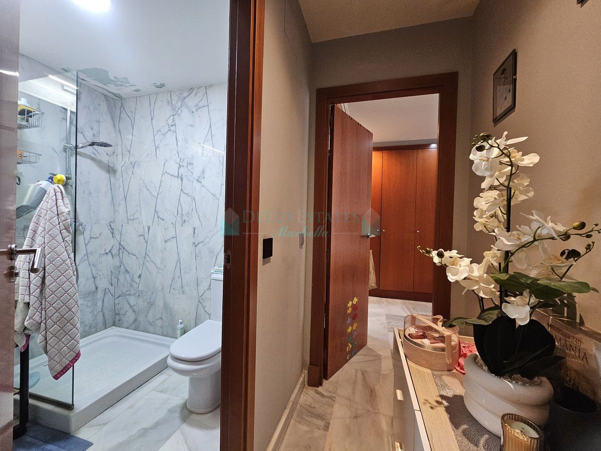 Apartamento en venta en Benahavis