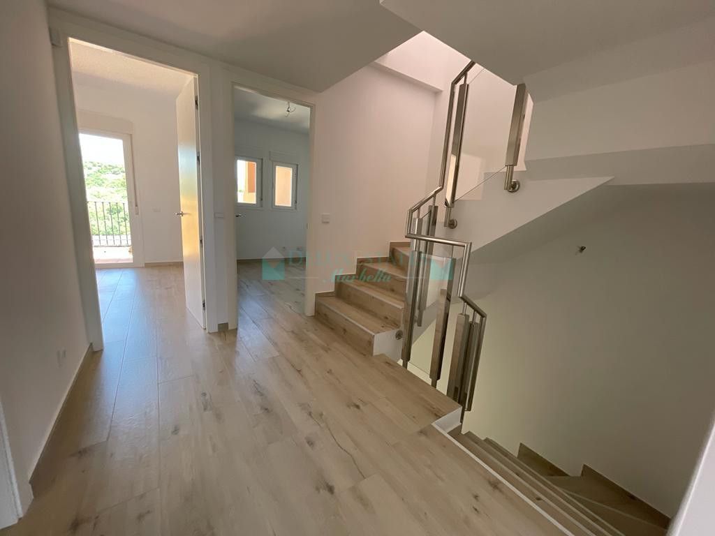 Adosado en alquiler en Benahavis