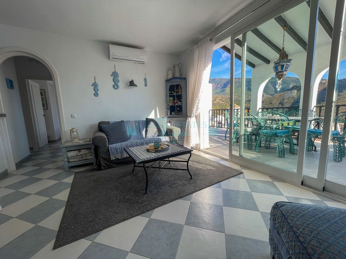 Penthouse for sale in Benahavis