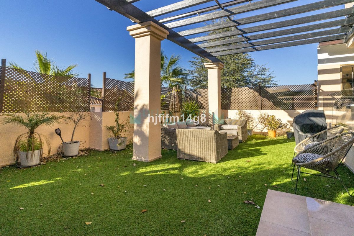 Ground Floor Apartment for sale in Nueva Andalucia