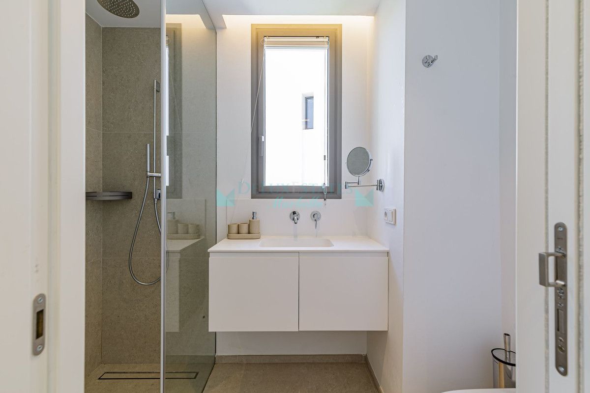 Apartamento en alquiler en Los Arqueros, Benahavis