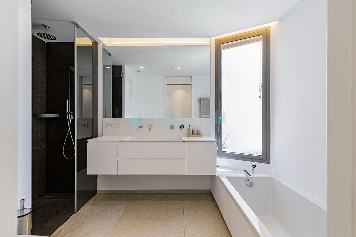 Apartamento en alquiler en Los Arqueros, Benahavis