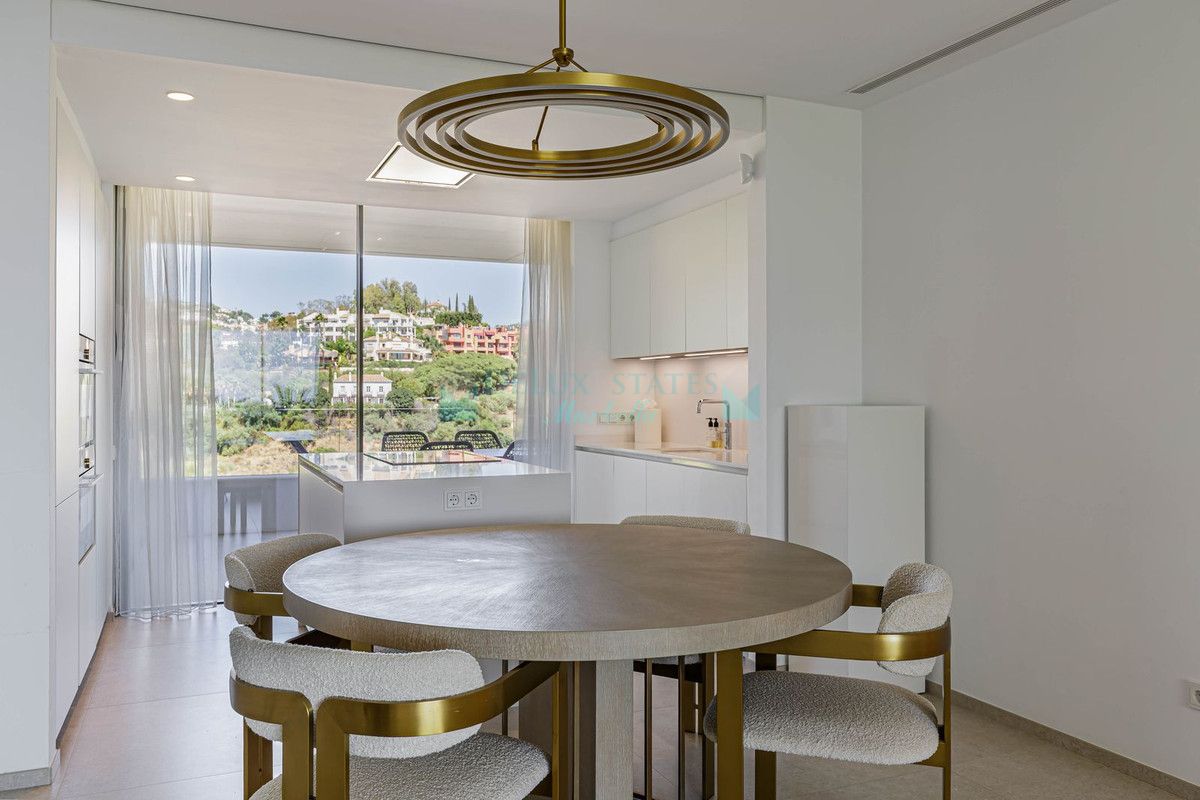 Apartamento en alquiler en Los Arqueros, Benahavis