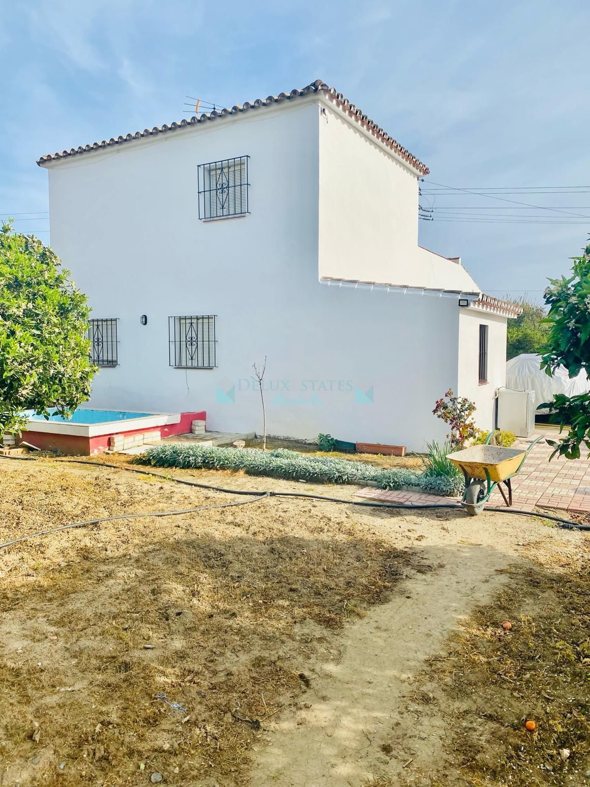 Finca for sale in Estepona