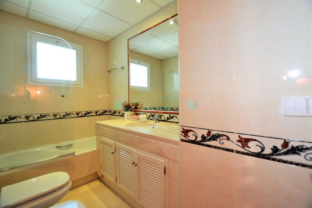 Town House for sale in Marbella Golden Mile
