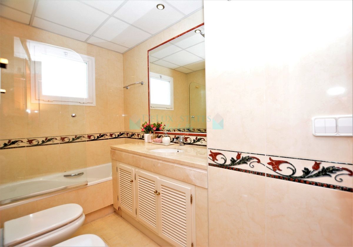 Town House for sale in Marbella Golden Mile