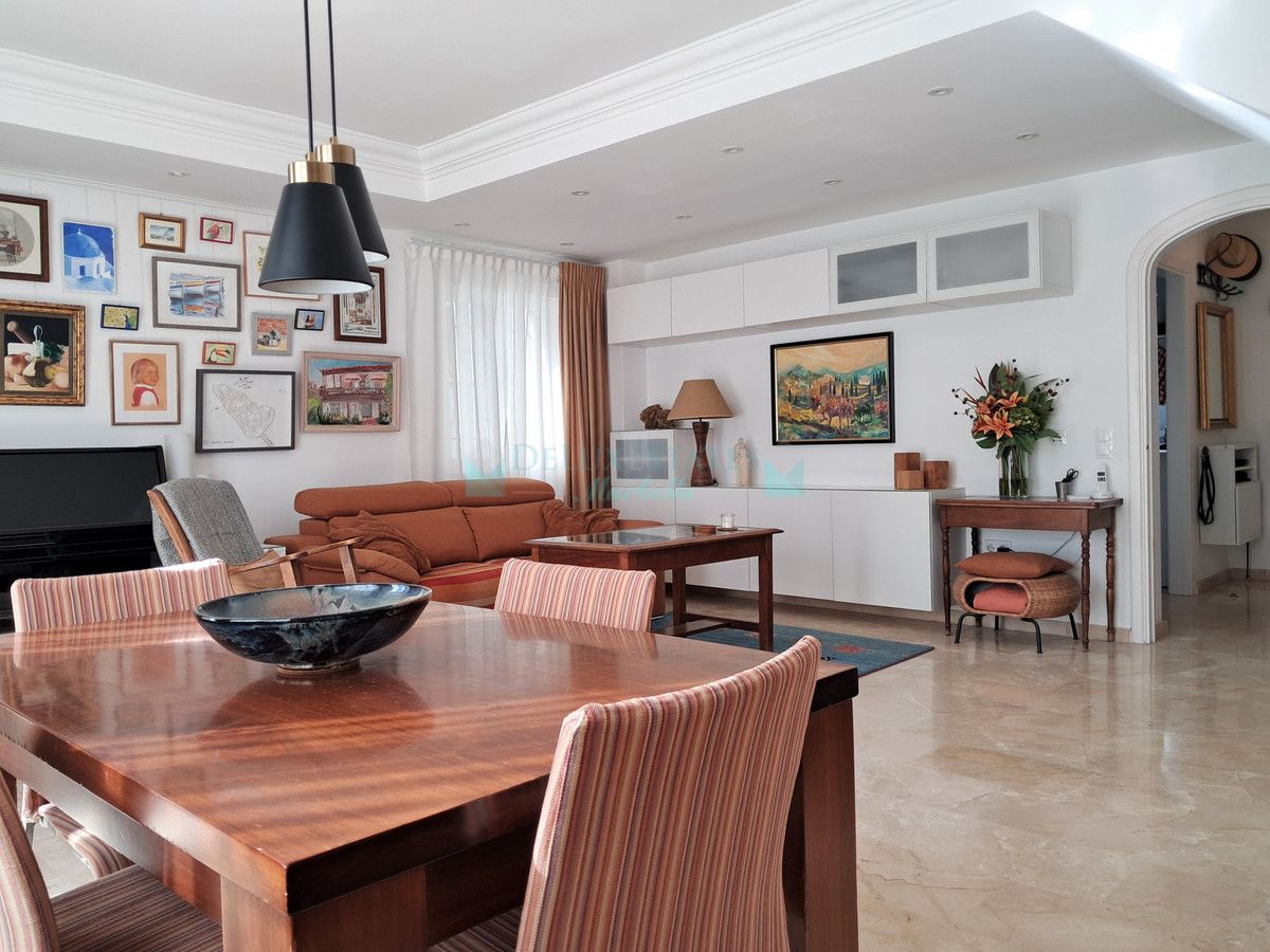 Villa Pareada en venta en Estepona