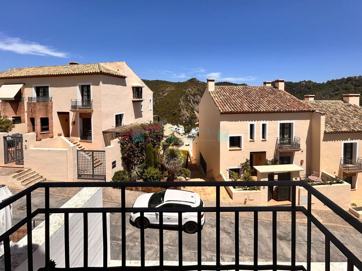 Town House for sale in Benahavis