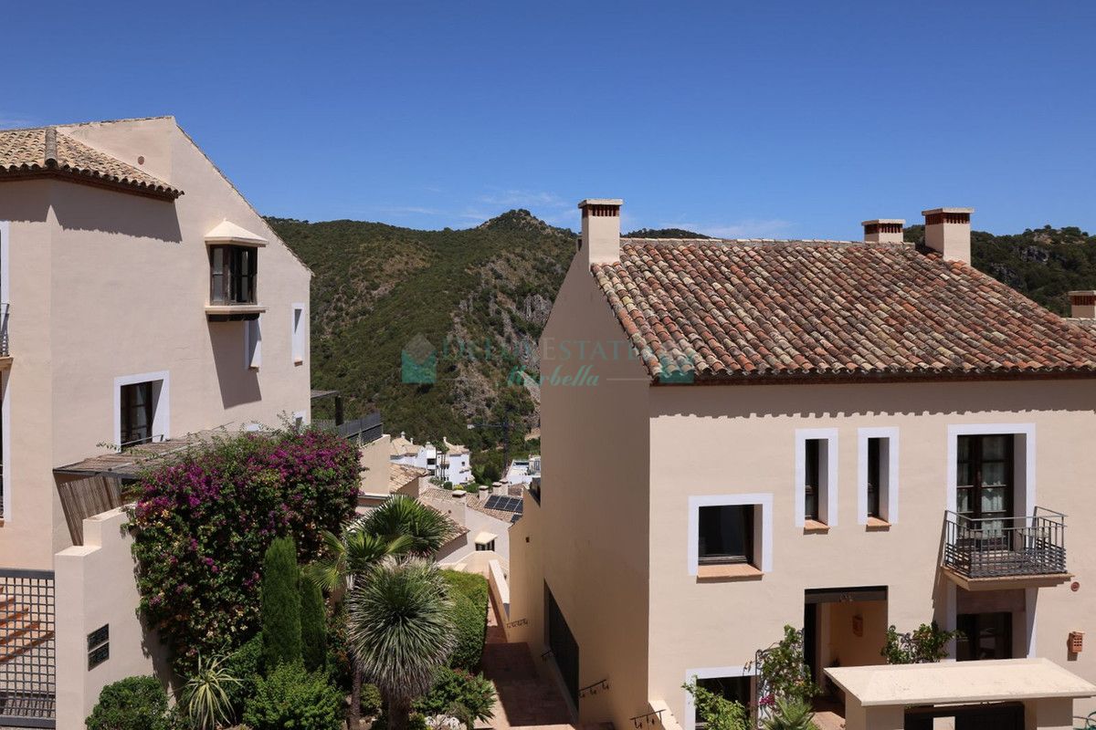 Town House for sale in Benahavis