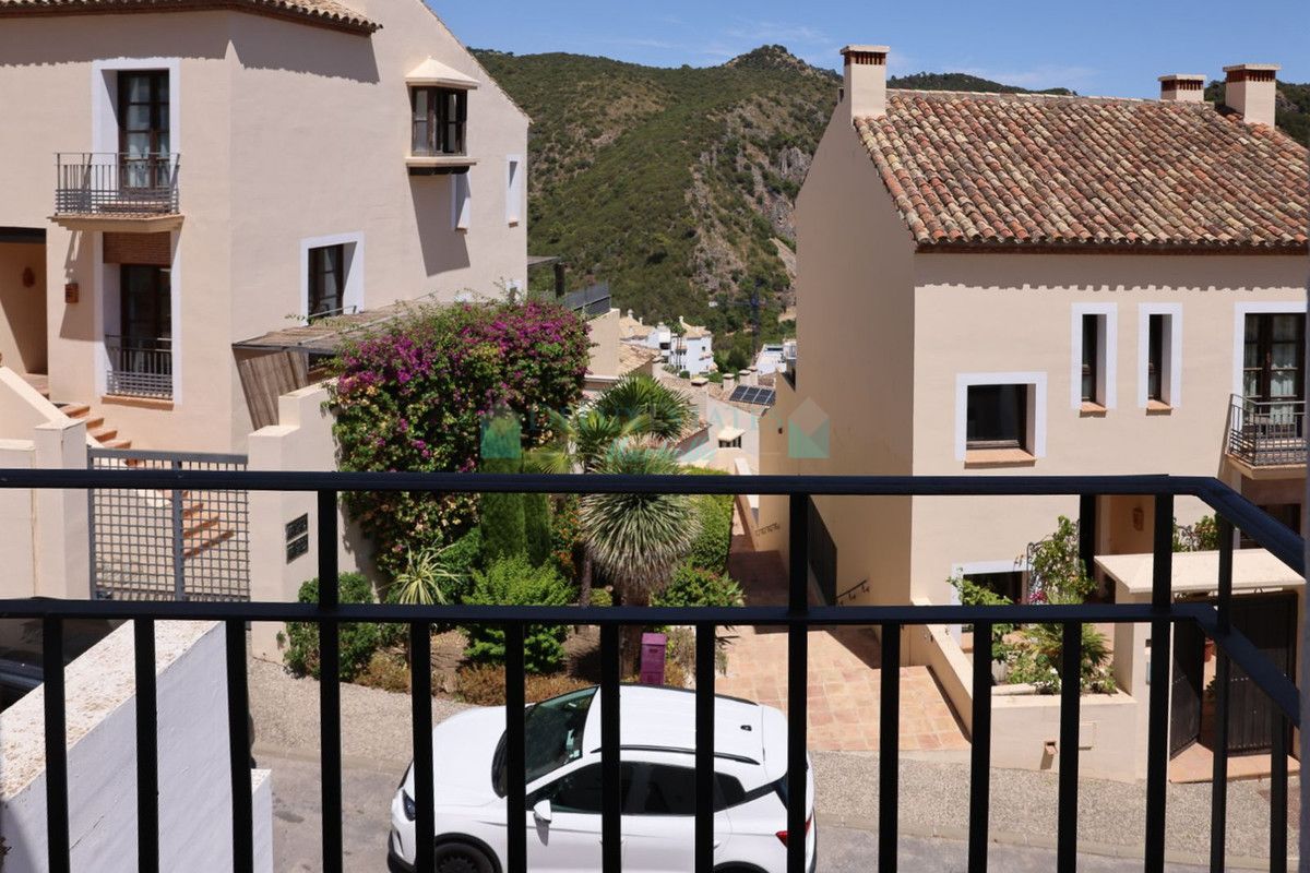 Town House for sale in Benahavis