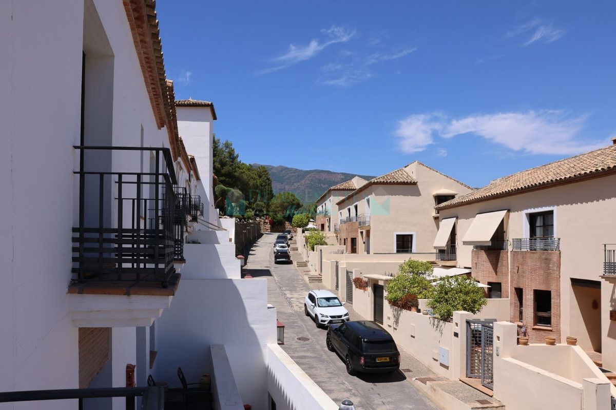 Town House for sale in Benahavis