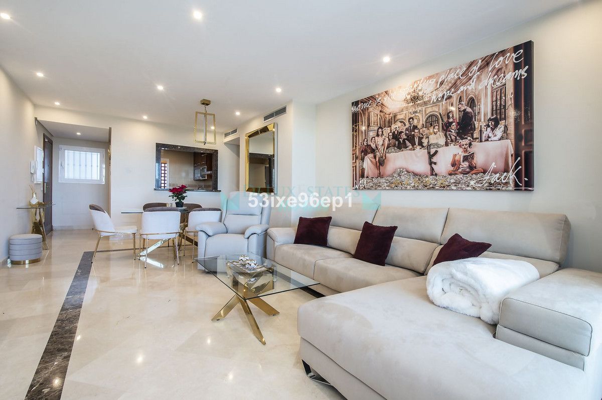 Apartamento en venta en Benahavis