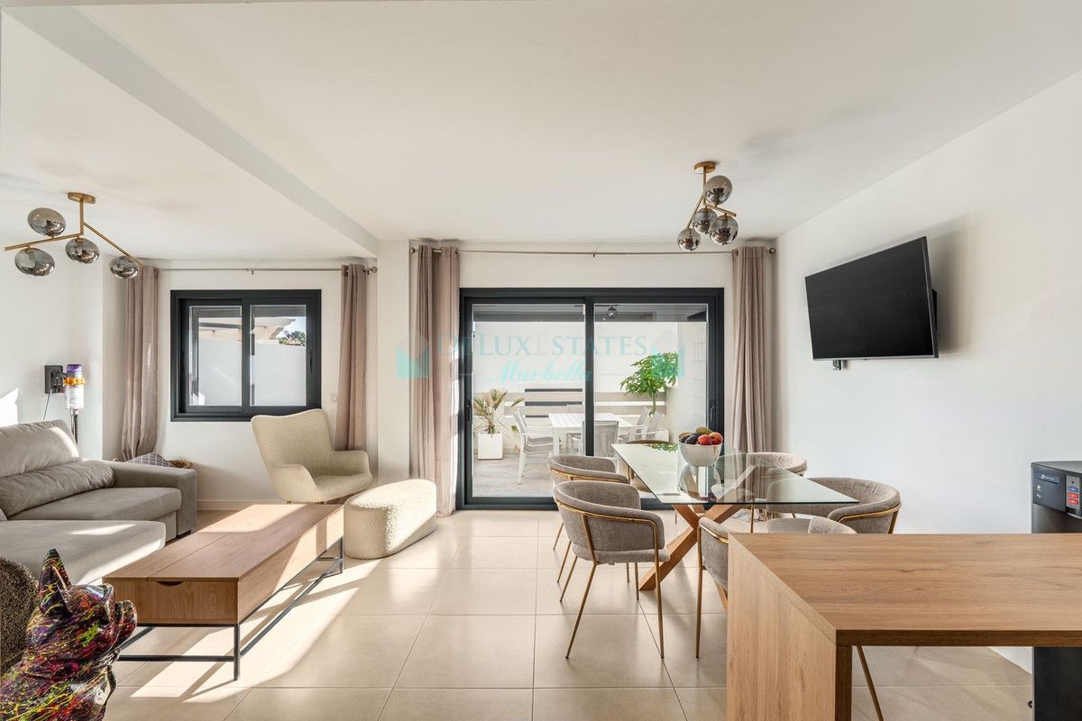 Adosado en venta en El Paraiso, Estepona