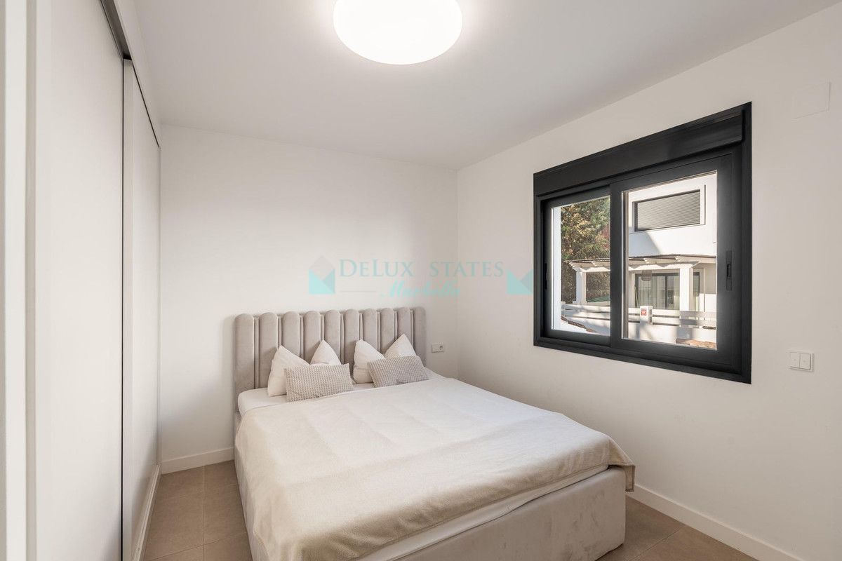 Adosado en venta en El Paraiso, Estepona