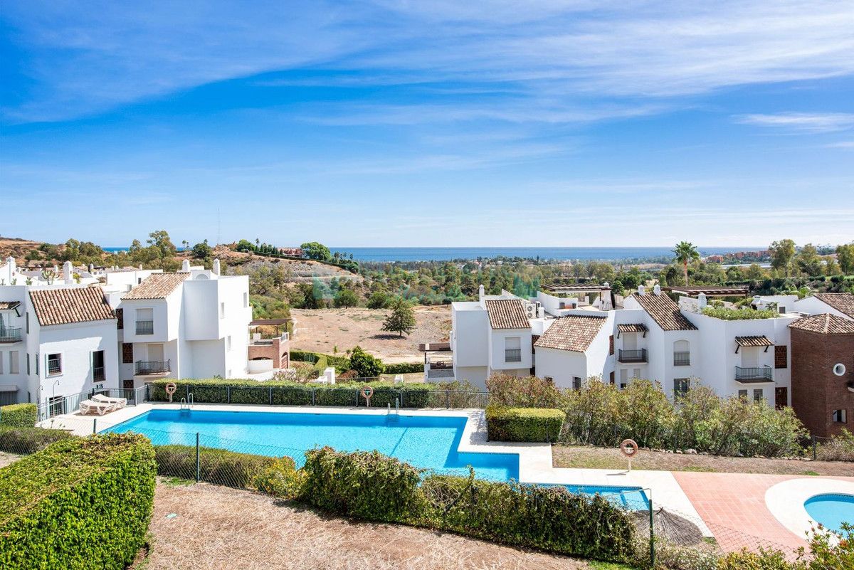 Apartamento en venta en Los Arqueros, Benahavis