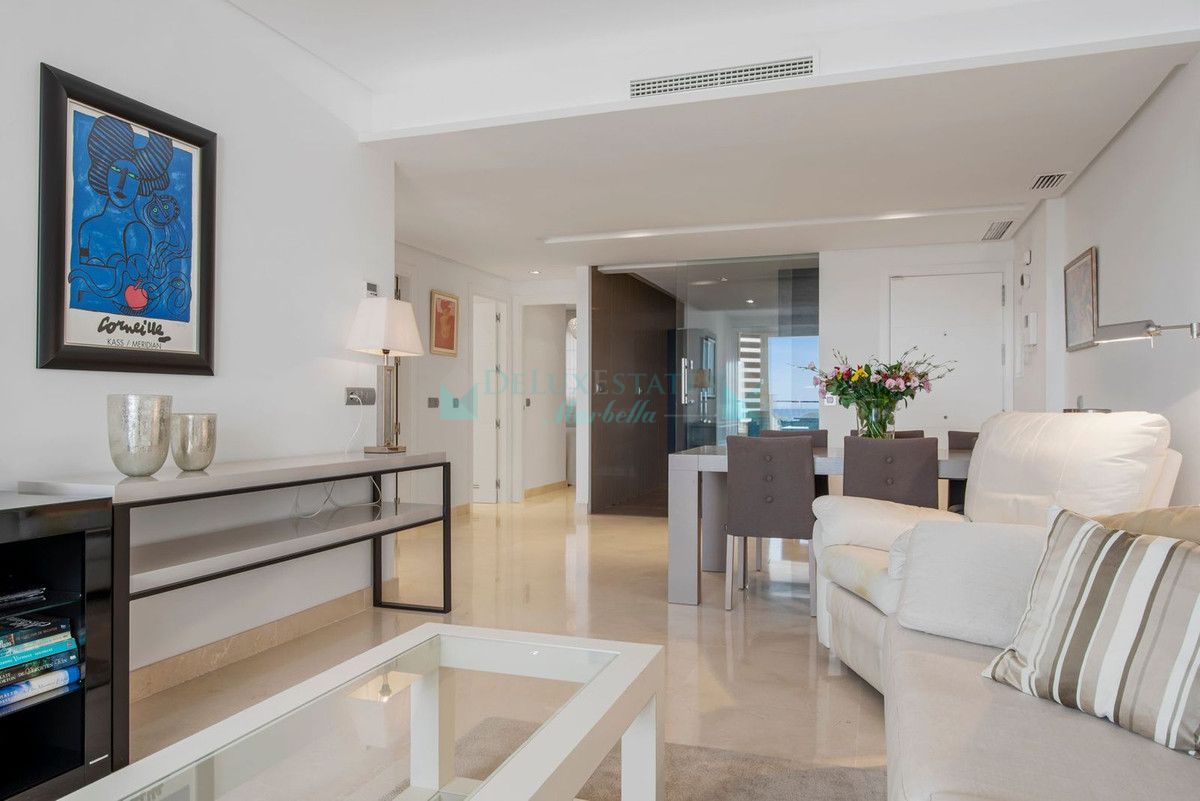 Apartamento en venta en Los Arqueros, Benahavis