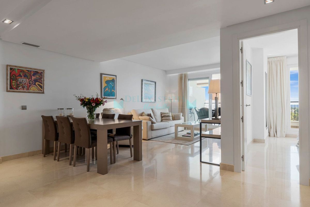 Apartamento en venta en Los Arqueros, Benahavis