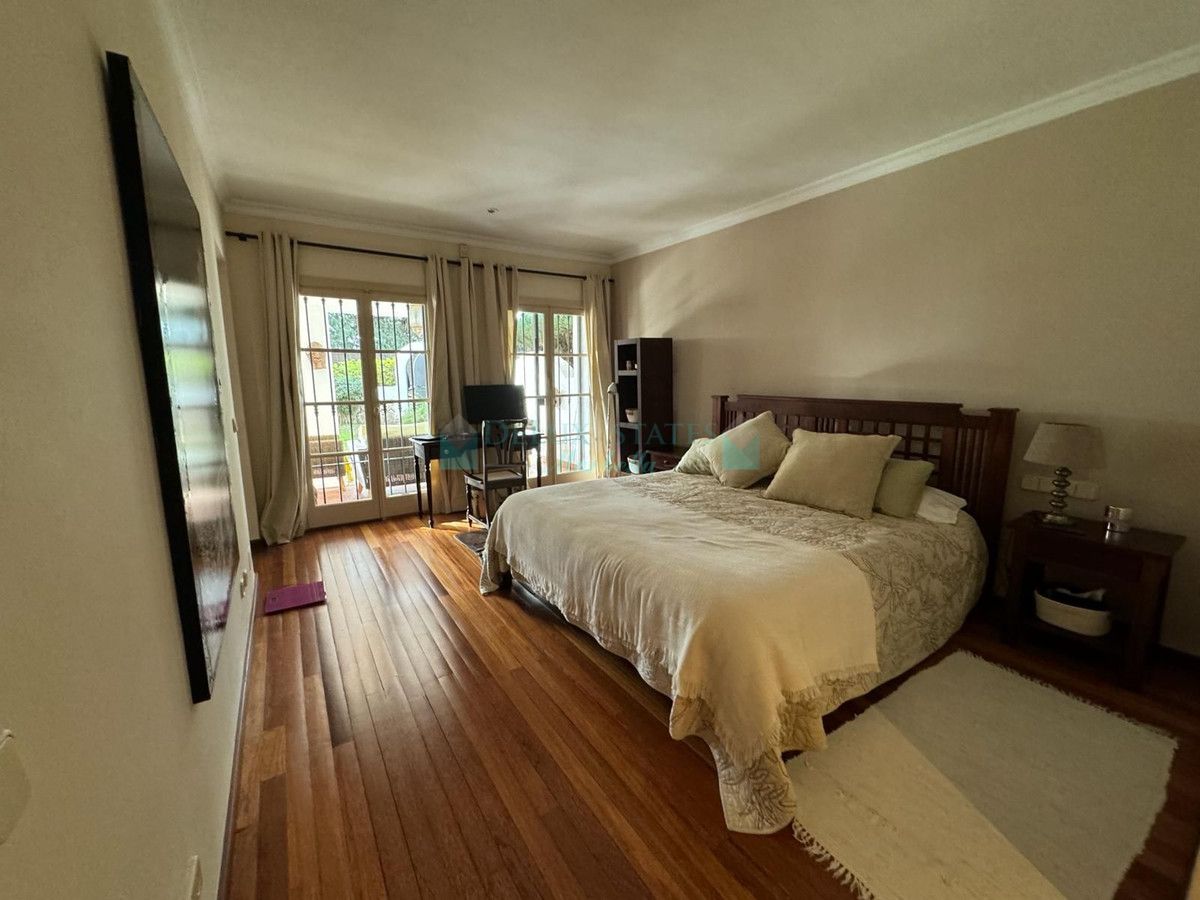 Adosado en alquiler en Aloha, Nueva Andalucia