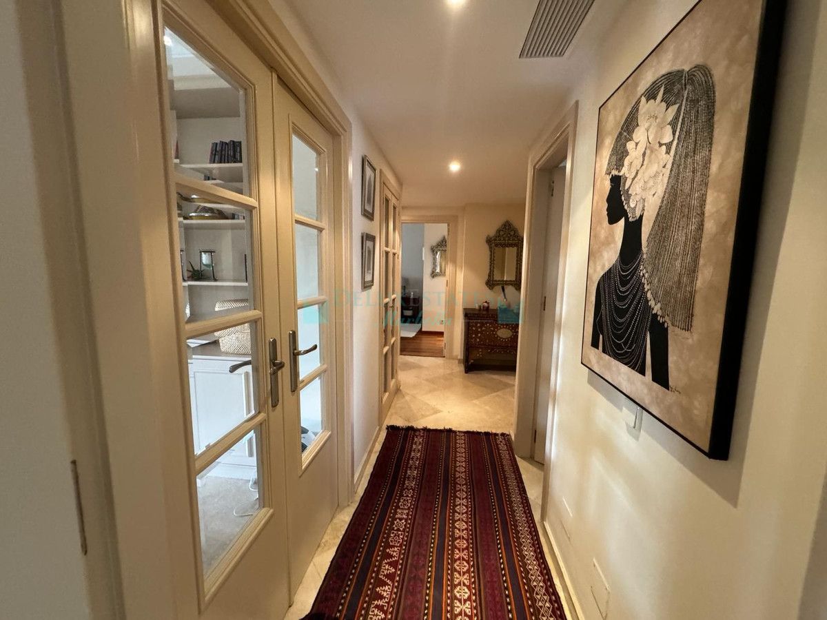 Adosado en alquiler en Aloha, Nueva Andalucia