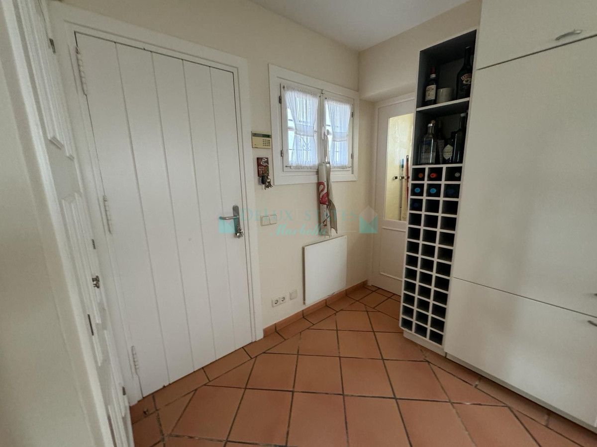 Adosado en alquiler en Aloha, Nueva Andalucia