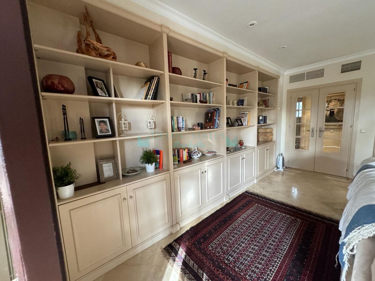 Adosado en alquiler en Aloha, Nueva Andalucia