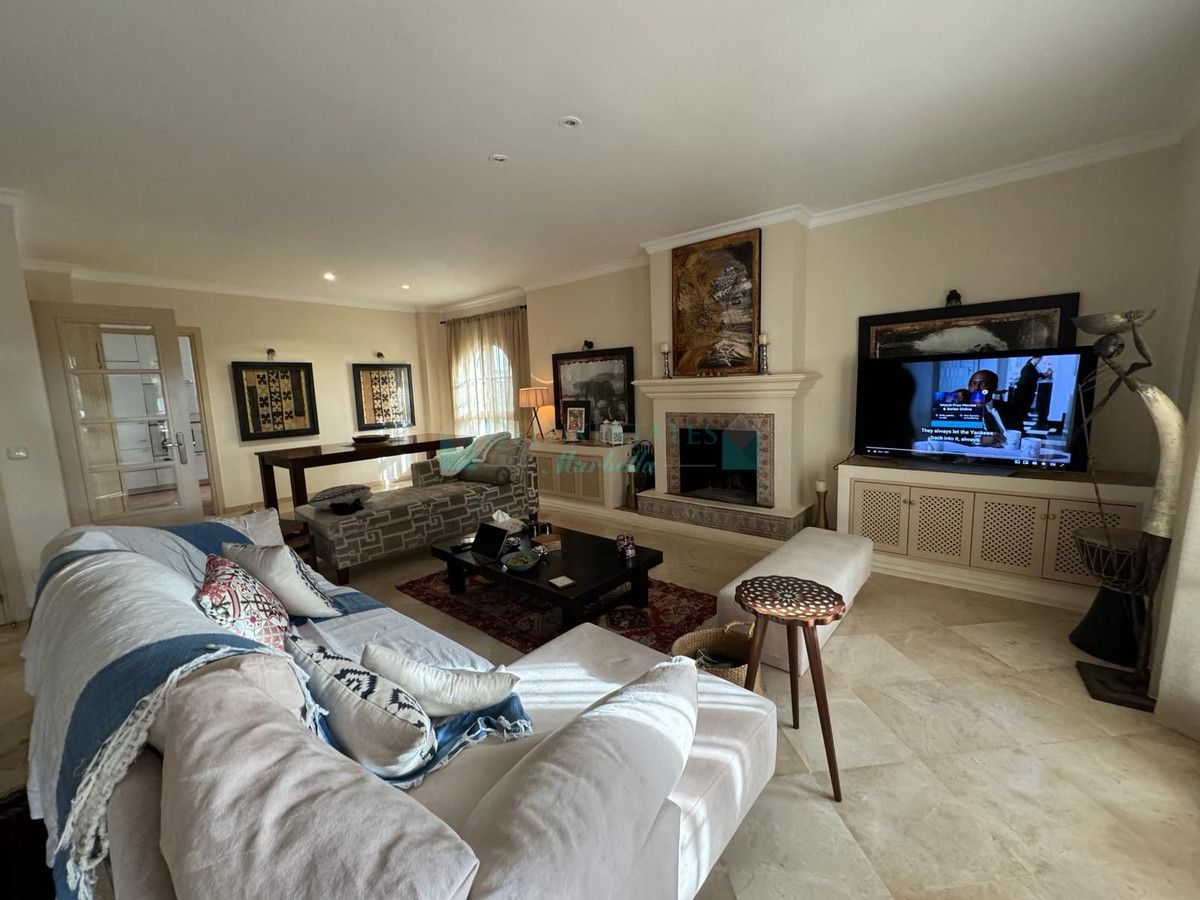 Adosado en alquiler en Aloha, Nueva Andalucia