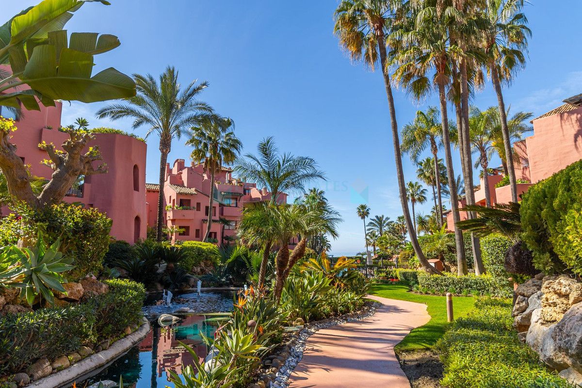 Apartment for sale in New Golden Mile, Estepona