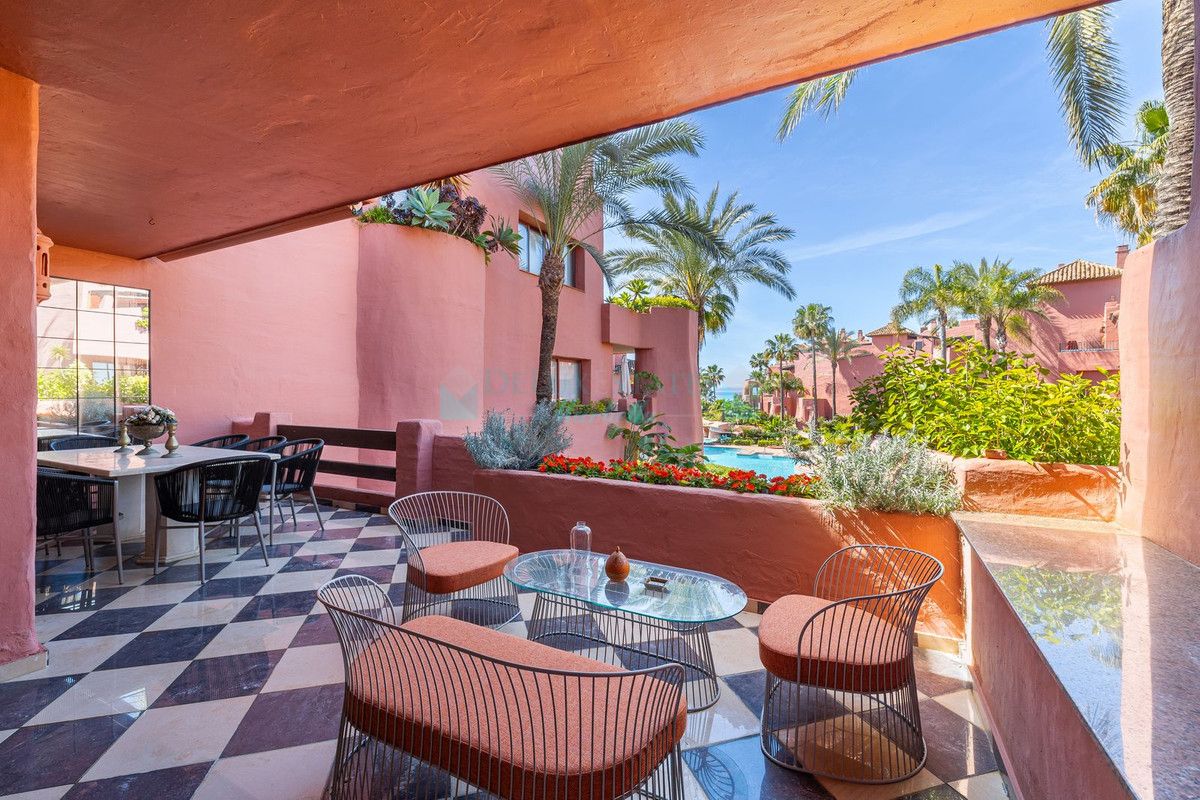 Apartment for sale in New Golden Mile, Estepona