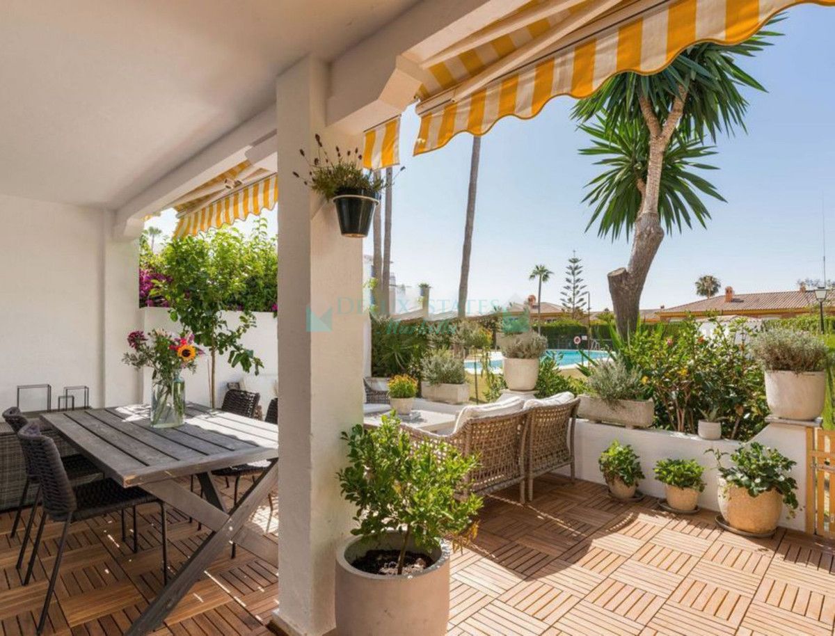 Town House for sale in Atalaya, Estepona