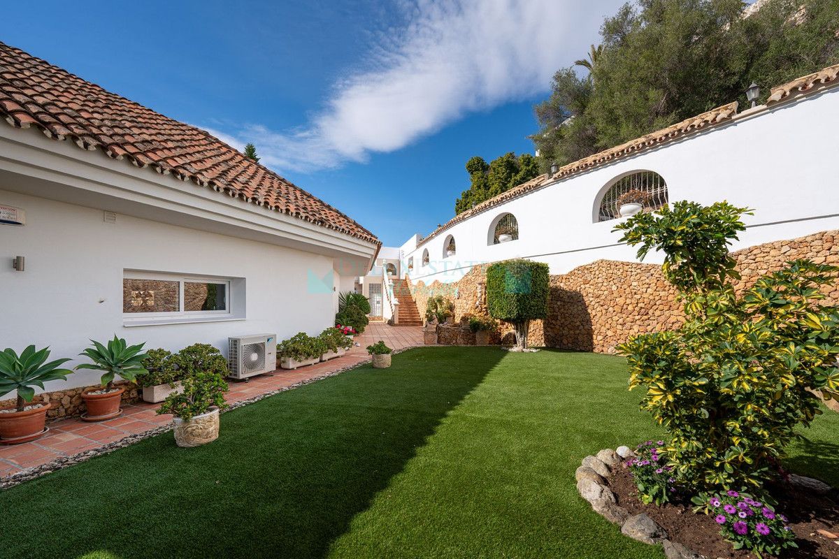 Villa for sale in La Quinta, Benahavis