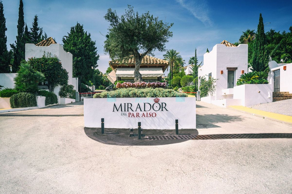 Town House for sale in El Paraiso, Estepona