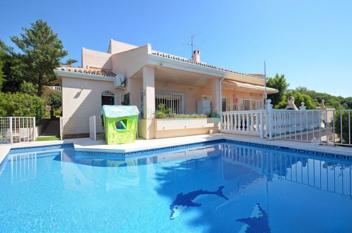 Villa en venta en Estepona