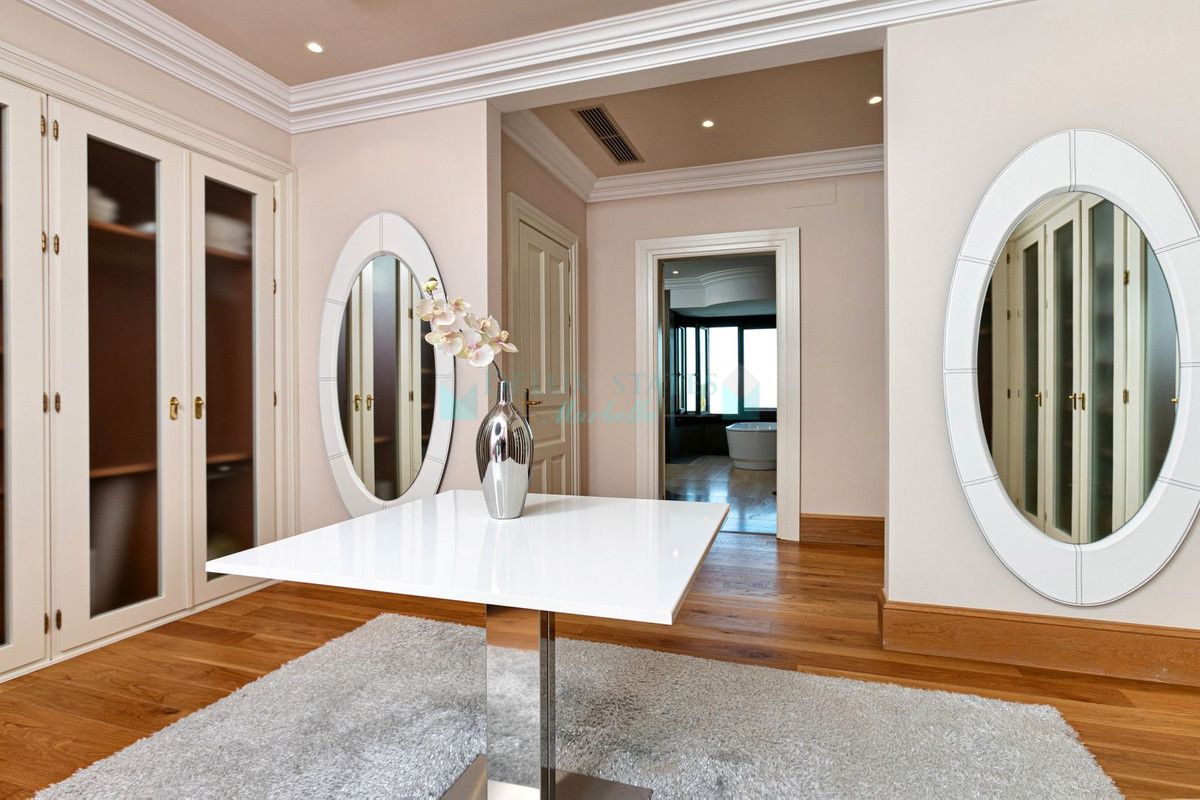 Villa for rent in Benahavis