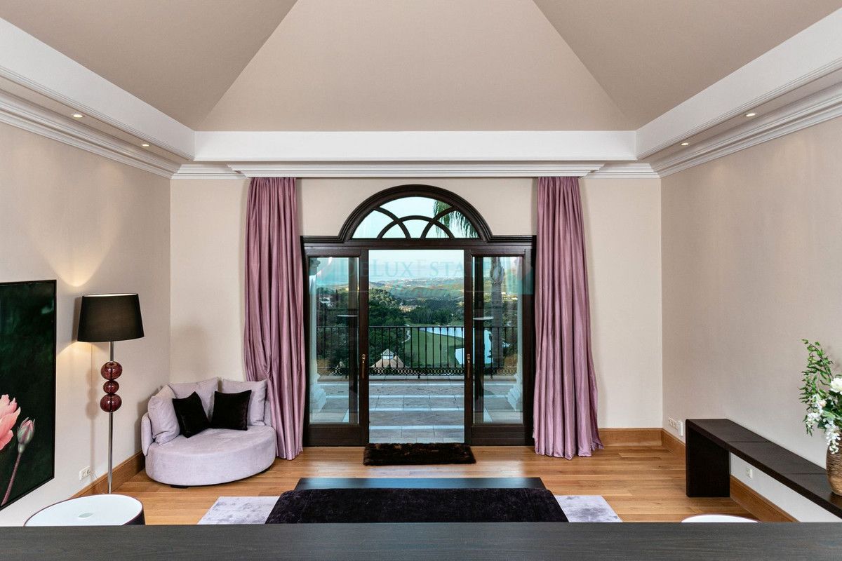 Villa for rent in Benahavis