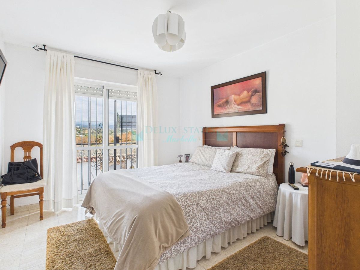 Town House for sale in Estepona