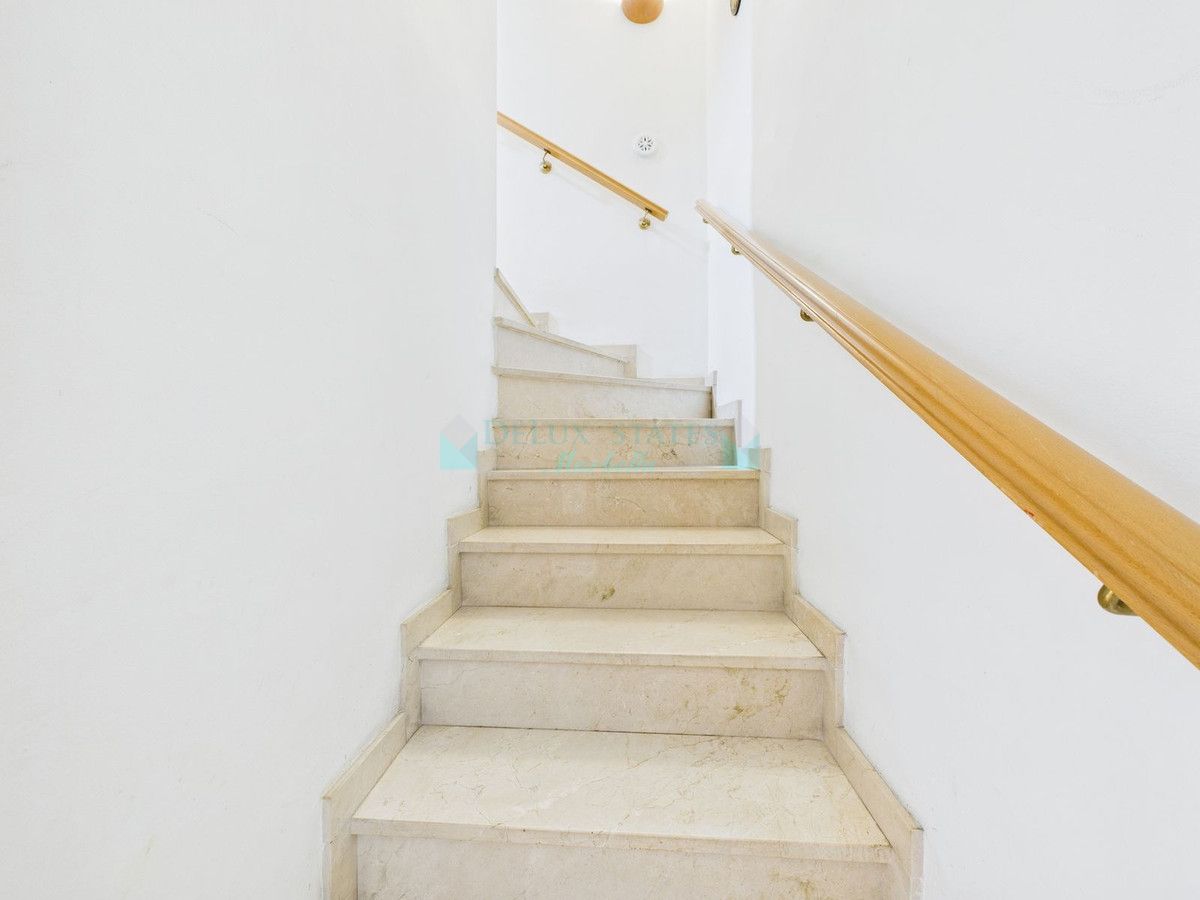 Town House for sale in Estepona