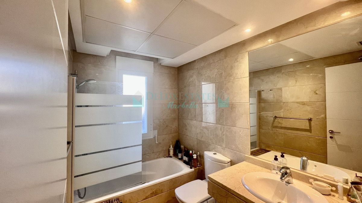 Penthouse for sale in Nueva Andalucia