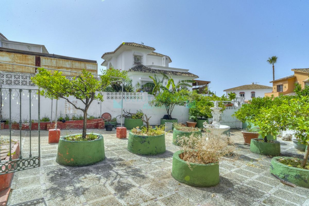 Villa Pareada en venta en Marbella