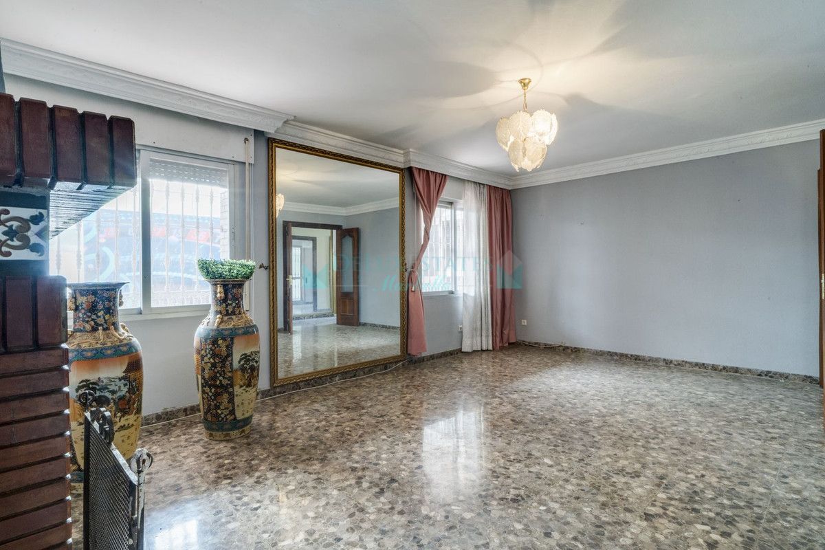 Villa Pareada en venta en Marbella