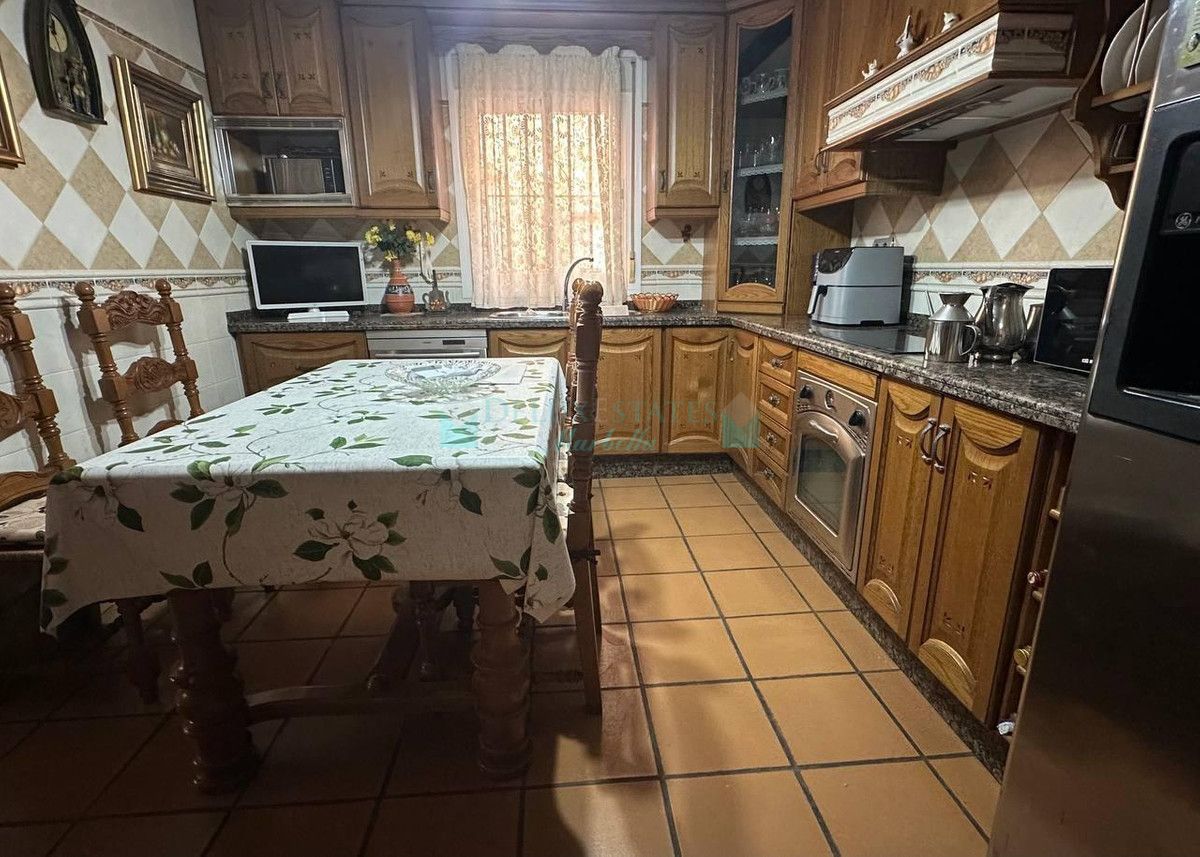 Town House for sale in Estepona