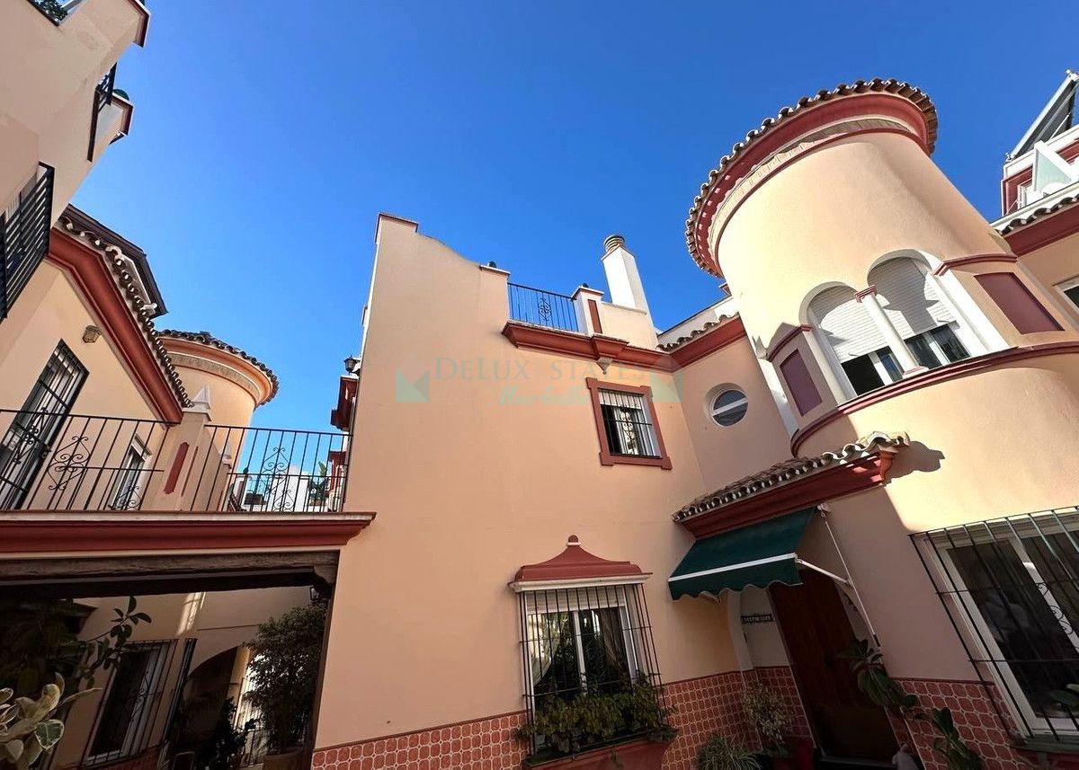 Town House for sale in Estepona
