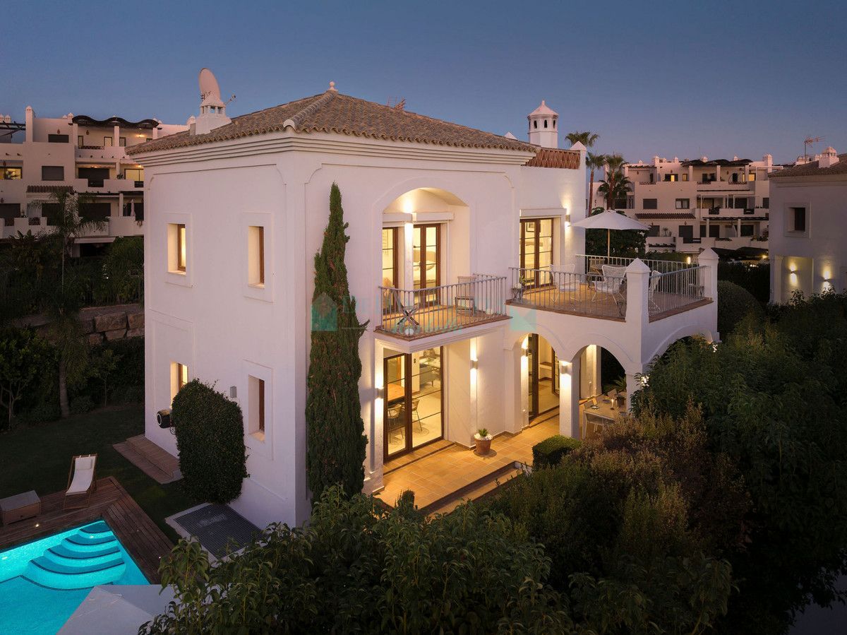 Villa for sale in Estepona