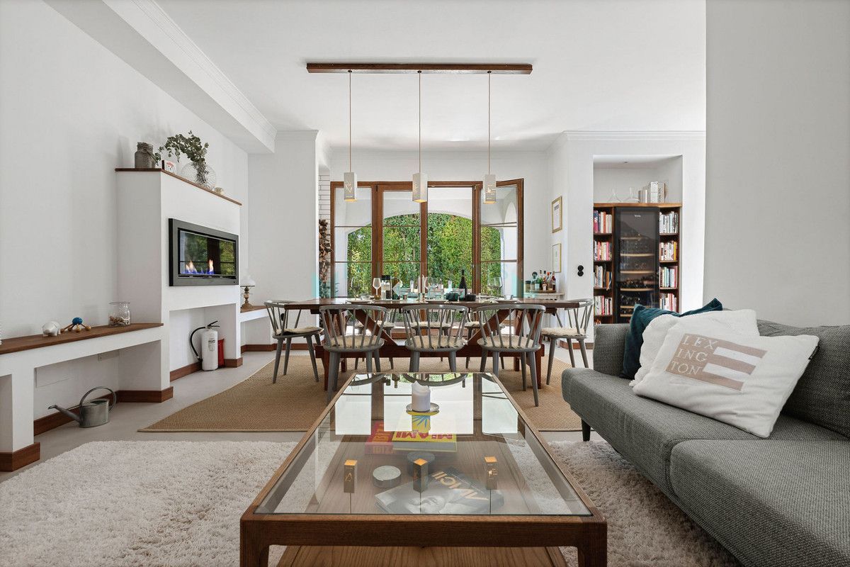 Villa for sale in Estepona