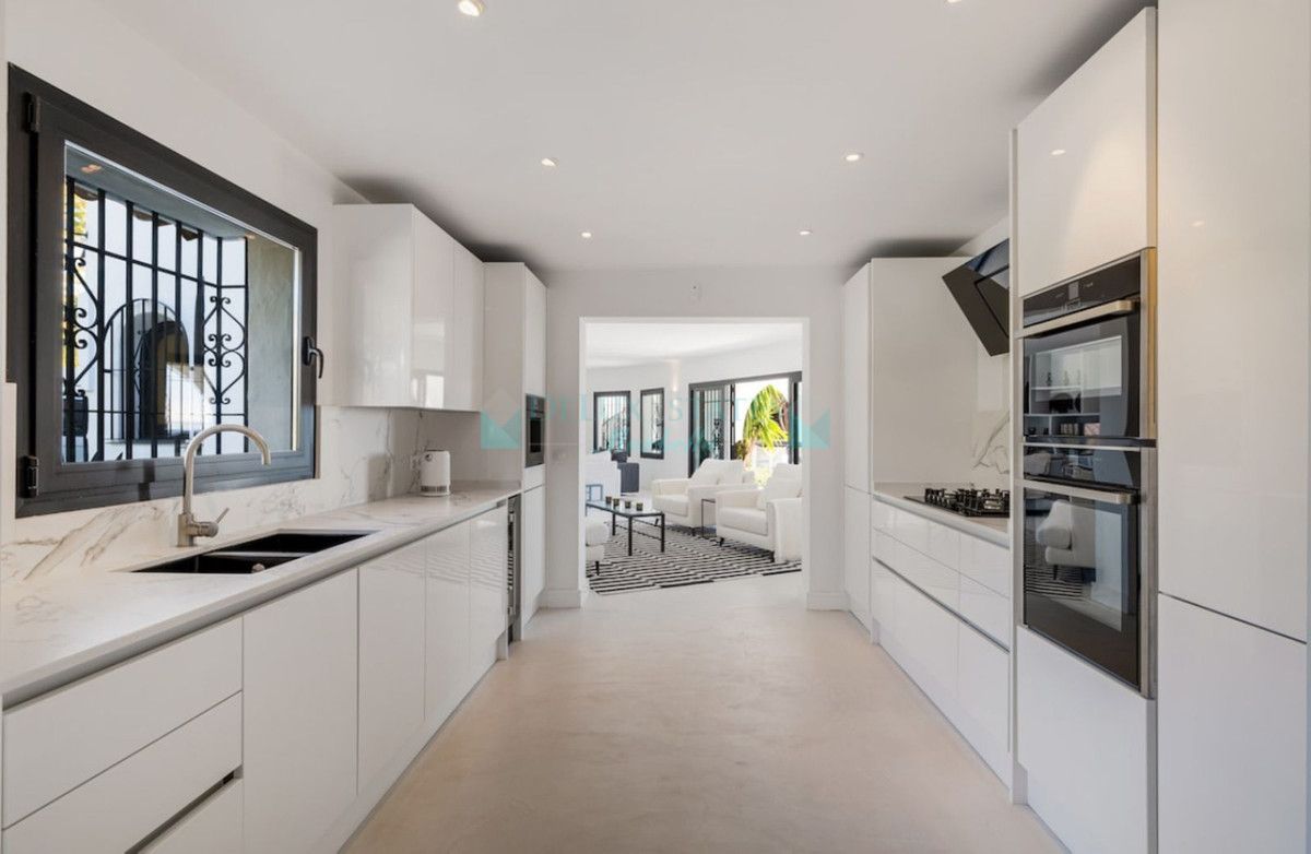 Villa for rent in Las Chapas, Marbella East