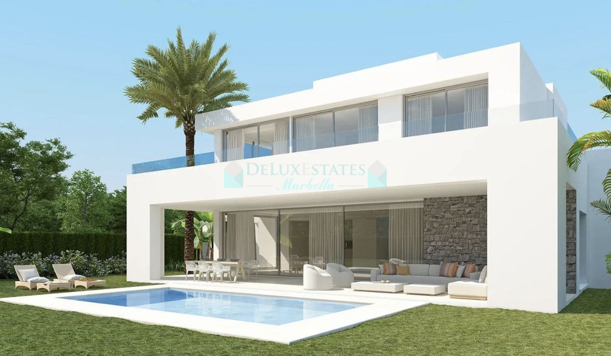 Villa for sale in Rio Real, Marbella East