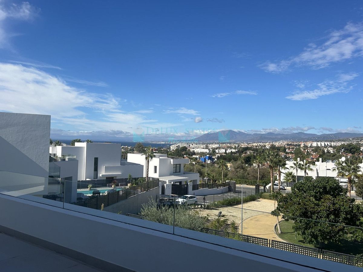 Villa for sale in Rio Real, Marbella East