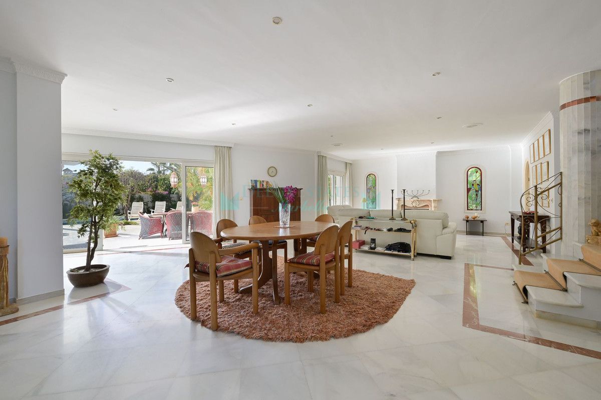 Villa for sale in Marbesa, Marbella East