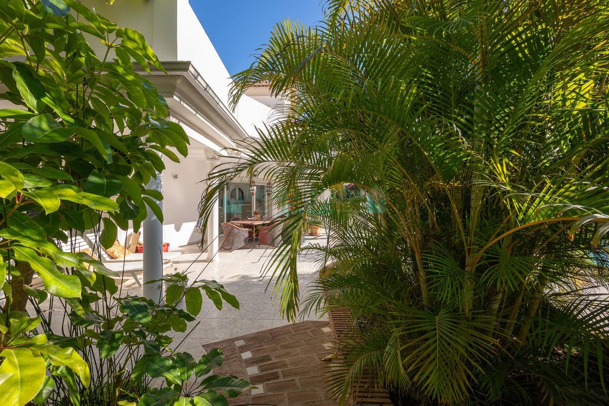 Villa for sale in Marbesa, Marbella East