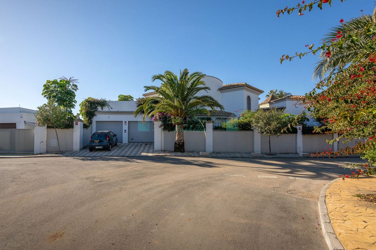 Villa for sale in Marbesa, Marbella East